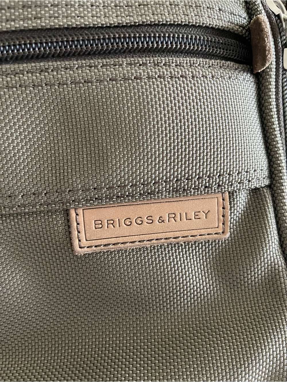 Briggs & Riley Olive Men's Travel Bag - Picture 4 of 11